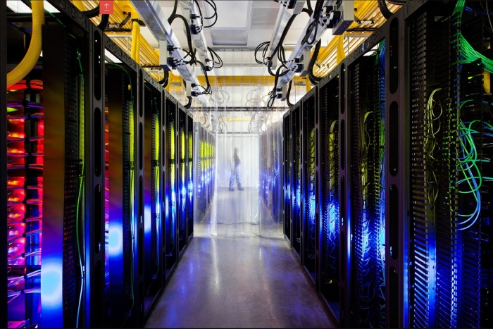 700px-Data_center_2015.jpg